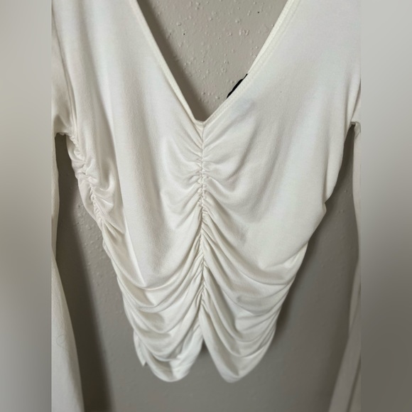 Forever 21 Womens Long Sleeve Crop
Top Size L Ivory Ruched Stretch Knit V-
Neck - Picture 2 of 4